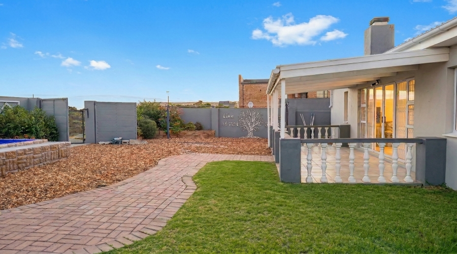 To Let 4 Bedroom Property for Rent in Oceanview Heights Western Cape